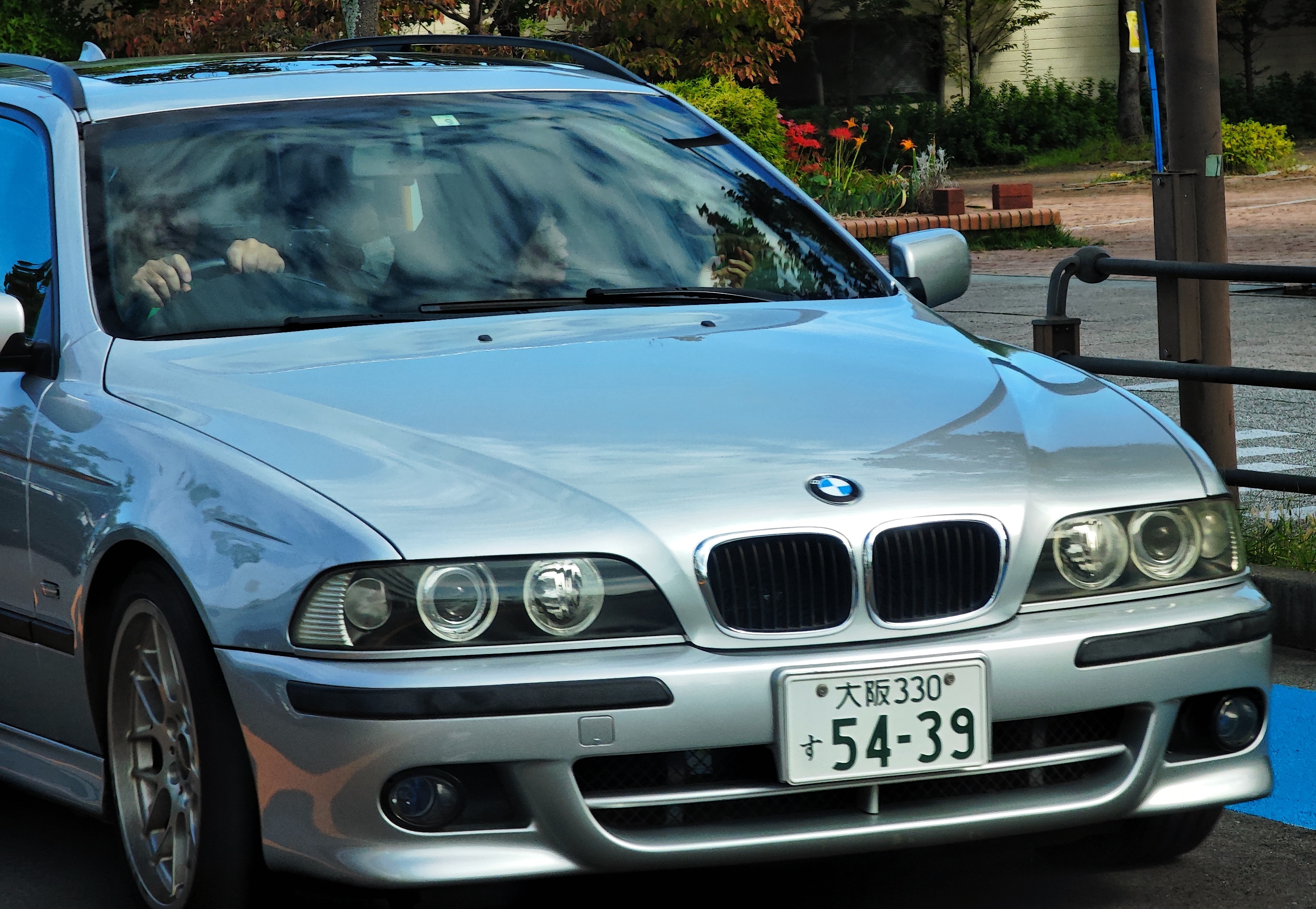 #型车街拍# 带行李架的宝马5系，都很帅[doge] 偶遇E39 Touring