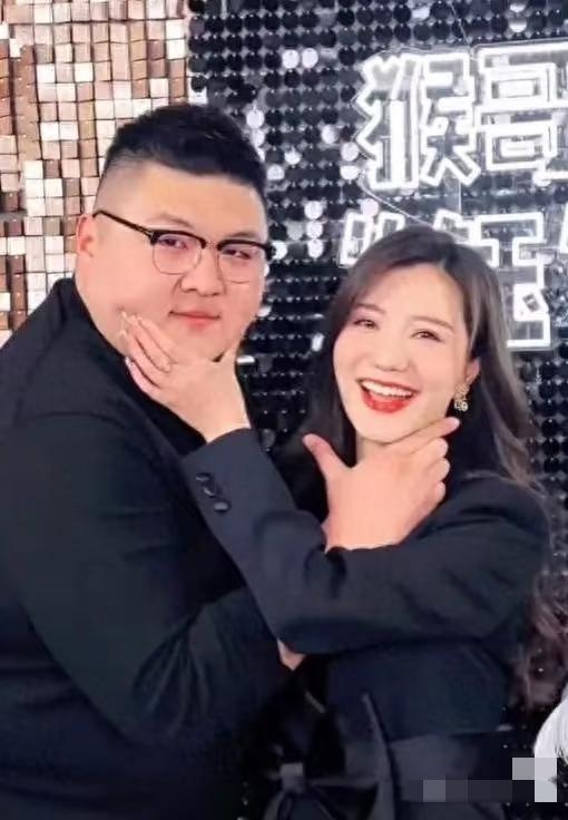 猴哥离了，
不是因为破产，
也不是因为财产，而是
五年感情里攒下的矛盾。
 
谁