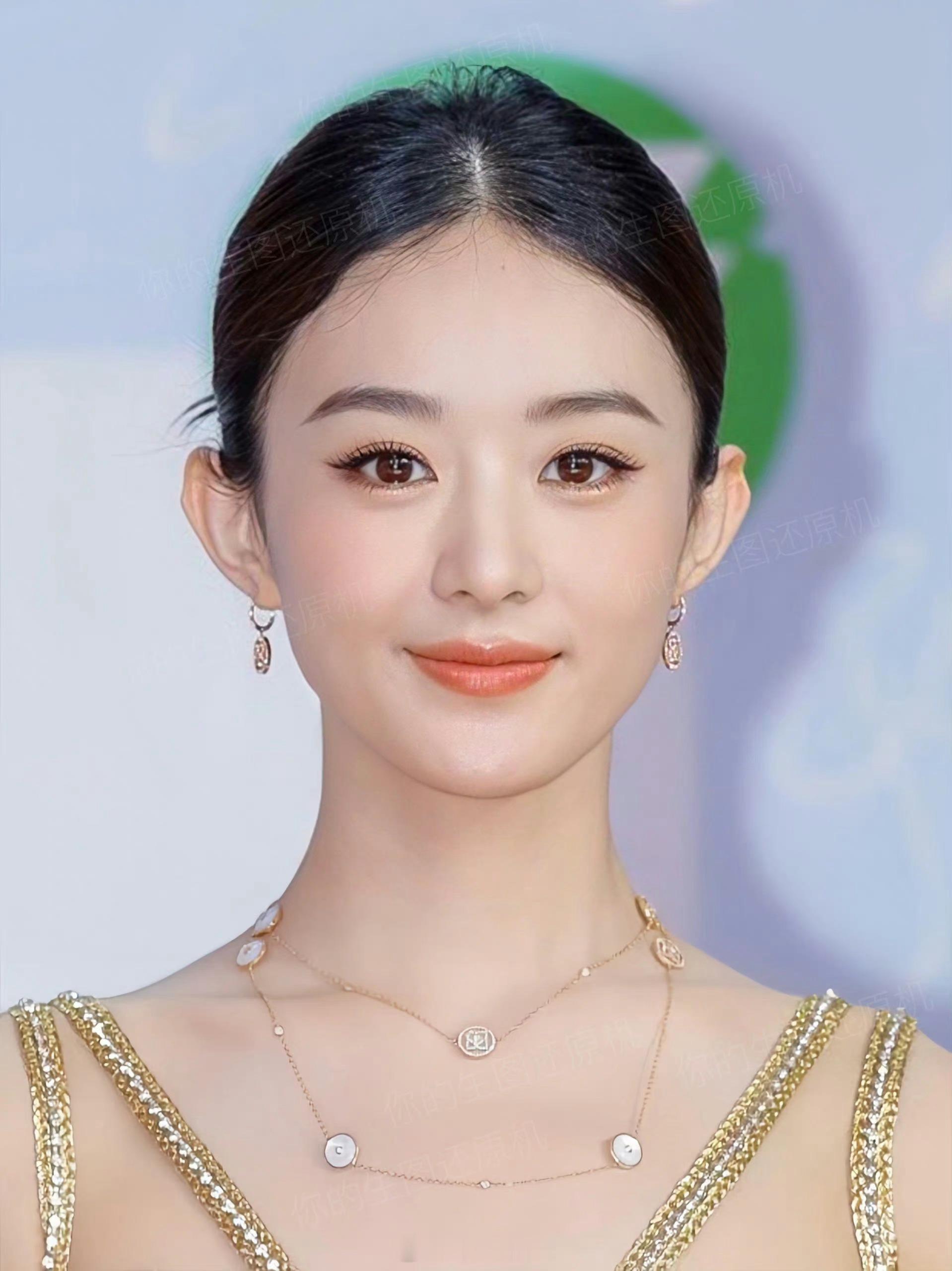 P图，这才是现实里看到的赵丽颖 ​ ​​​
