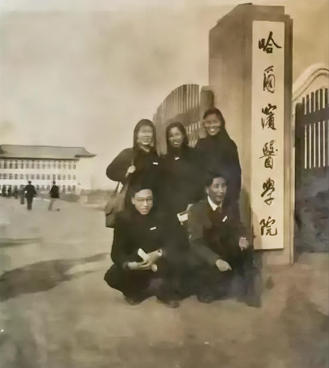 《哈尔滨医学院》
      当年哈尔滨医学院确实难考。高考时，它对分数要求很高