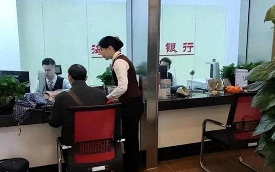 “银行败诉了！” 浙江义乌，一男子在银行存入 400 万元，定期 1 年，到期后