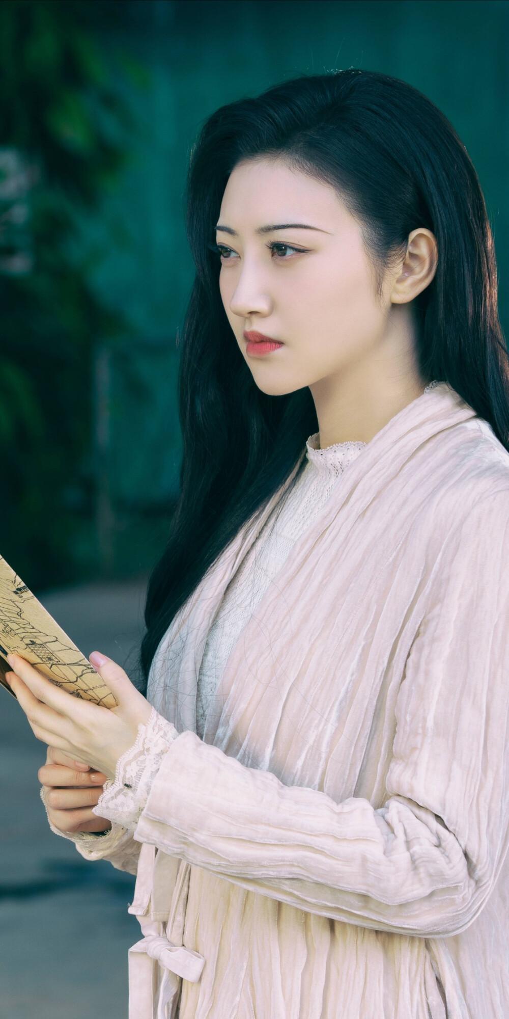 《我的女友景甜》小说还没看完，景甜本人说话了：我依然相信爱情，我依然眼光不行，我