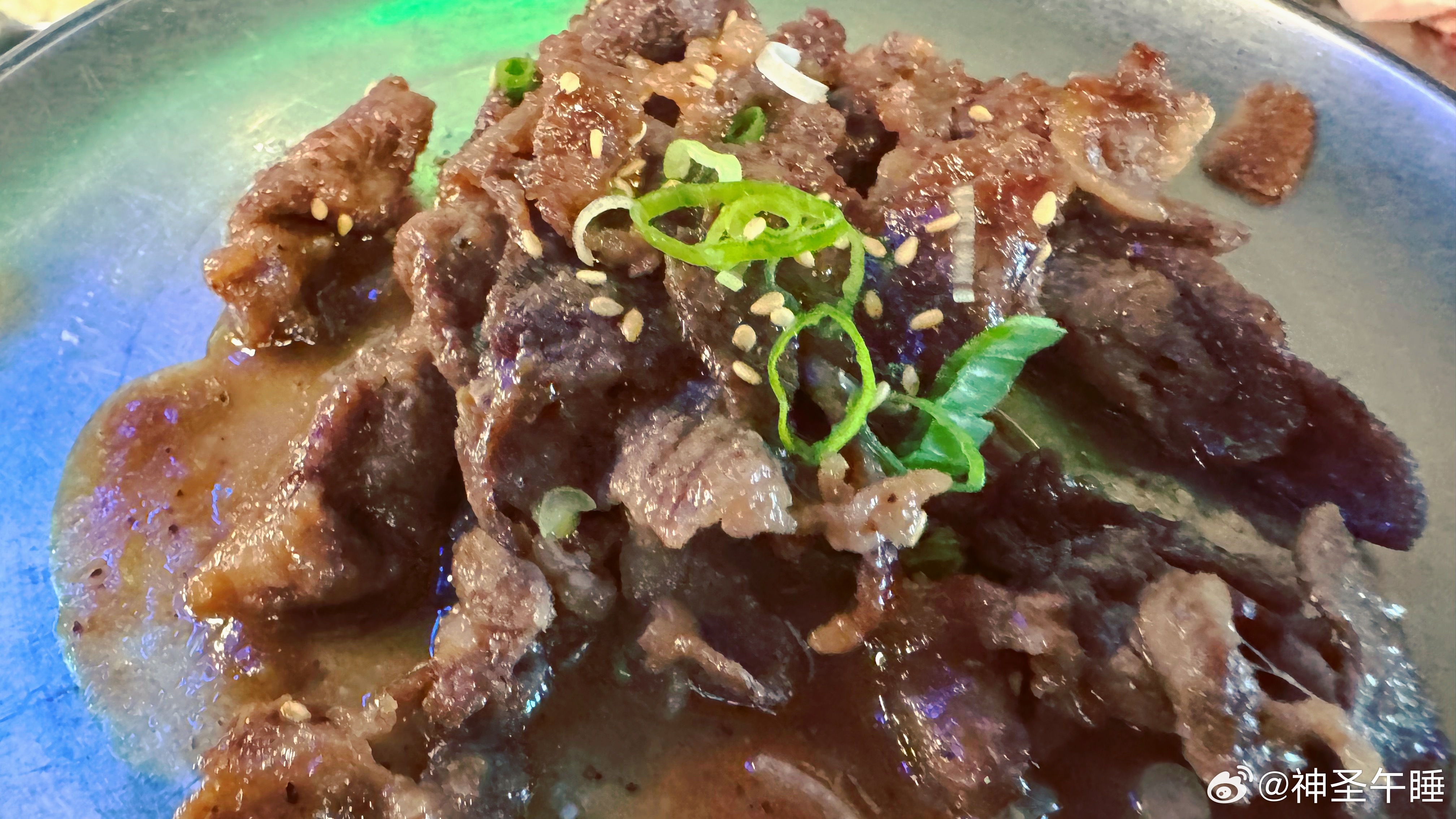 阿凤问：姜虎东是韩国美食博主吗？我说：我也不知道，好像是个艺人？但确实在我心目中