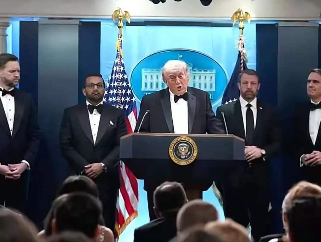 白宫记者晚宴枪击事件后，特朗普最有可能做出的三个决定。

1、穿防弹衣出席活动：