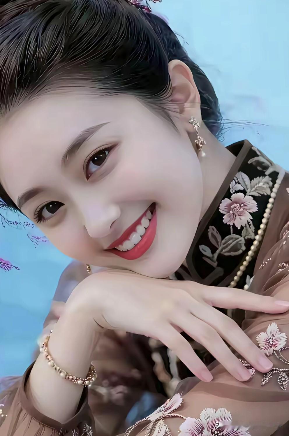 五律·嫣然
 
黛眉弯新月，琼齿碎琼瑶。
笑靥融春煦，明眸剪水韶。
绣衣衔粉艳，