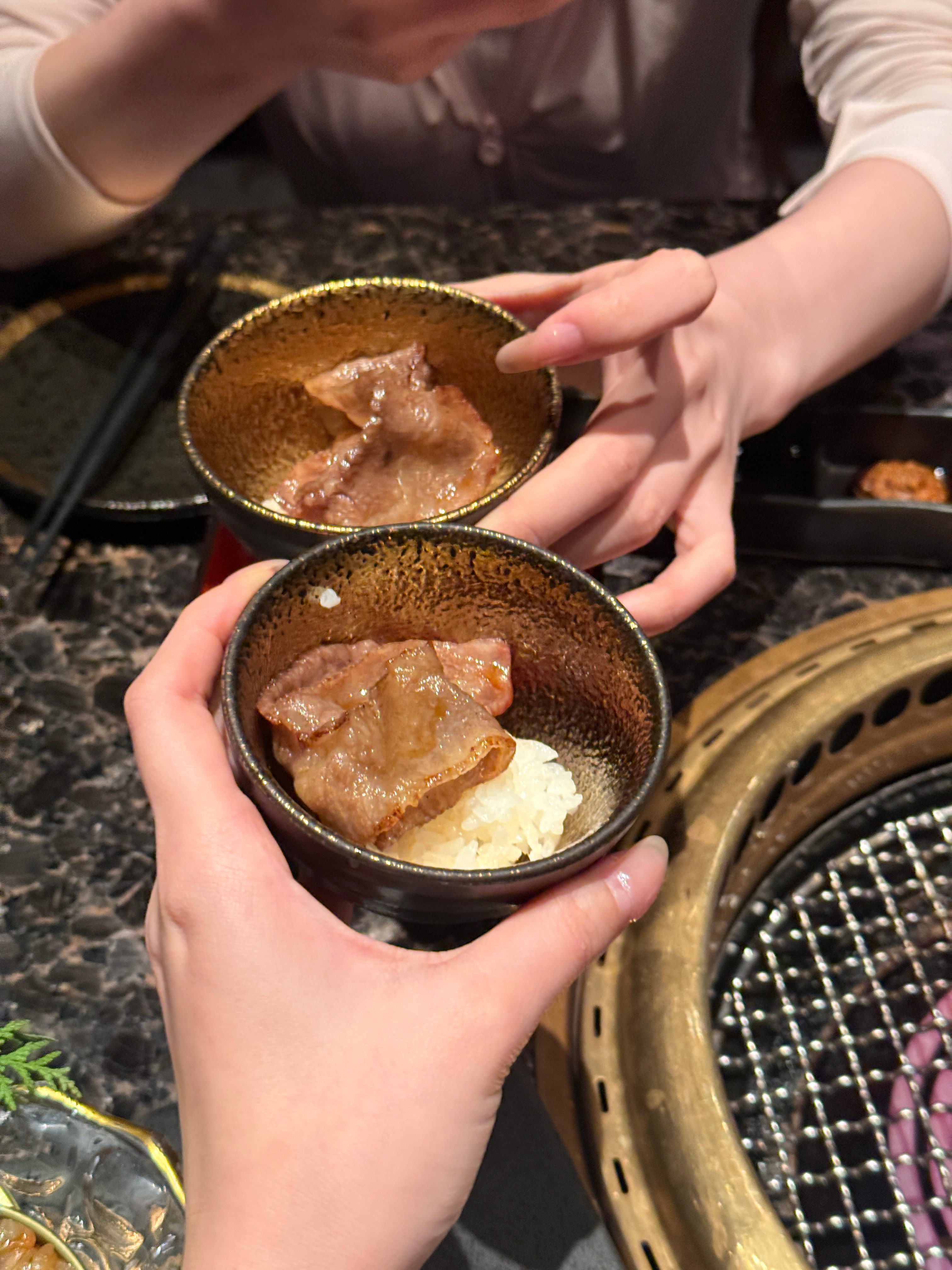 可爱死了 全都小小的 一片肉配一口饭 老干杯好吃😋 ​​​