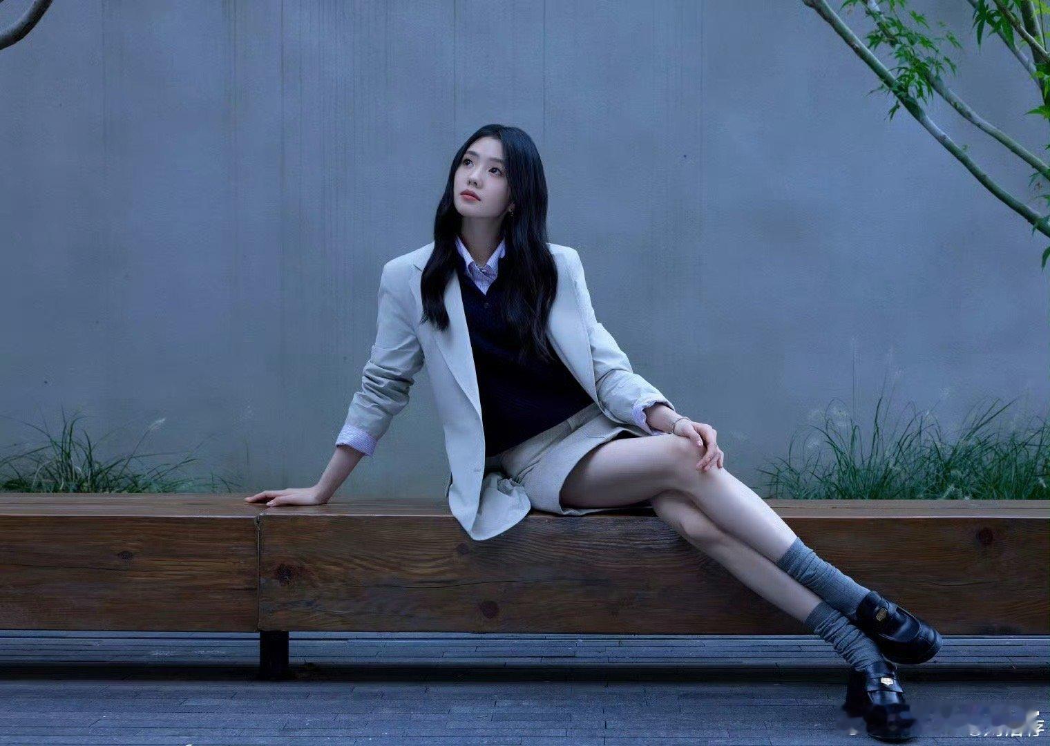 #赵今麦刘浩存MIUMIU出图# miumiu Pr真的很聪明，选两位时尚圈的极