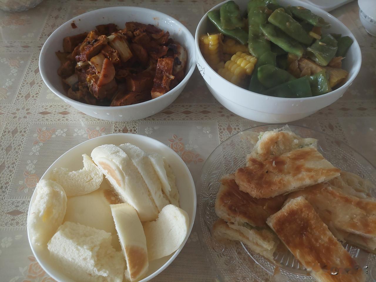 我发现，写作最好的时光，就是休息日，也是早晨和晚间。

今天没出屋，晚餐为了G哥