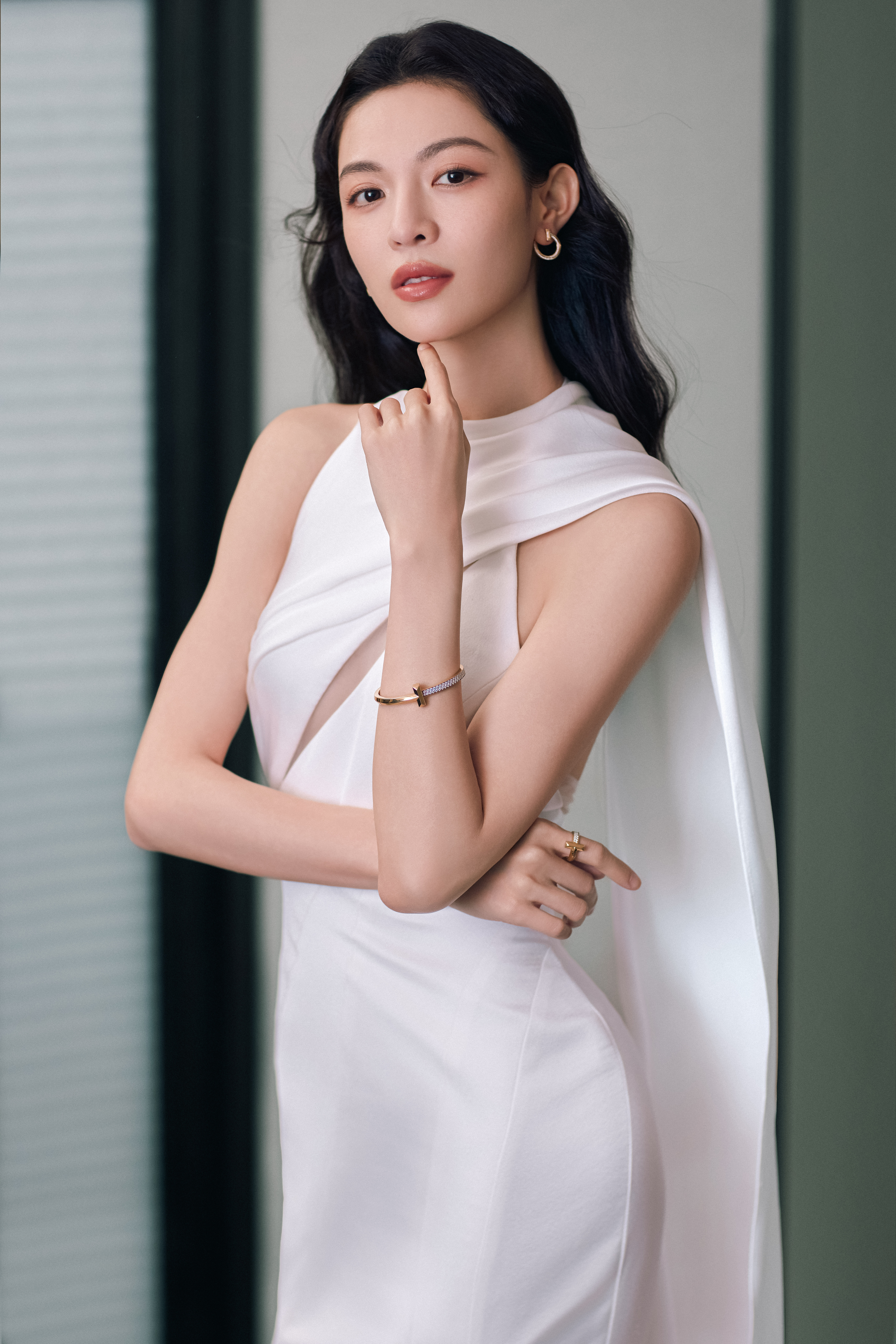 钟楚曦年度口碑女演员钟楚曦[超话]在复制粘贴的时代，你是手写的诗[鲜花] ​​​