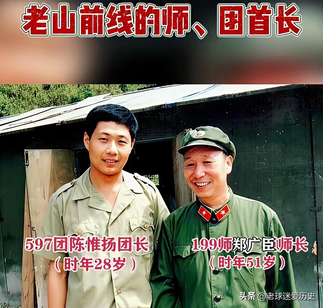 1985年，在老山前线的简易营房前，一张珍贵的战地合影被定格。当时，六十七军轮战