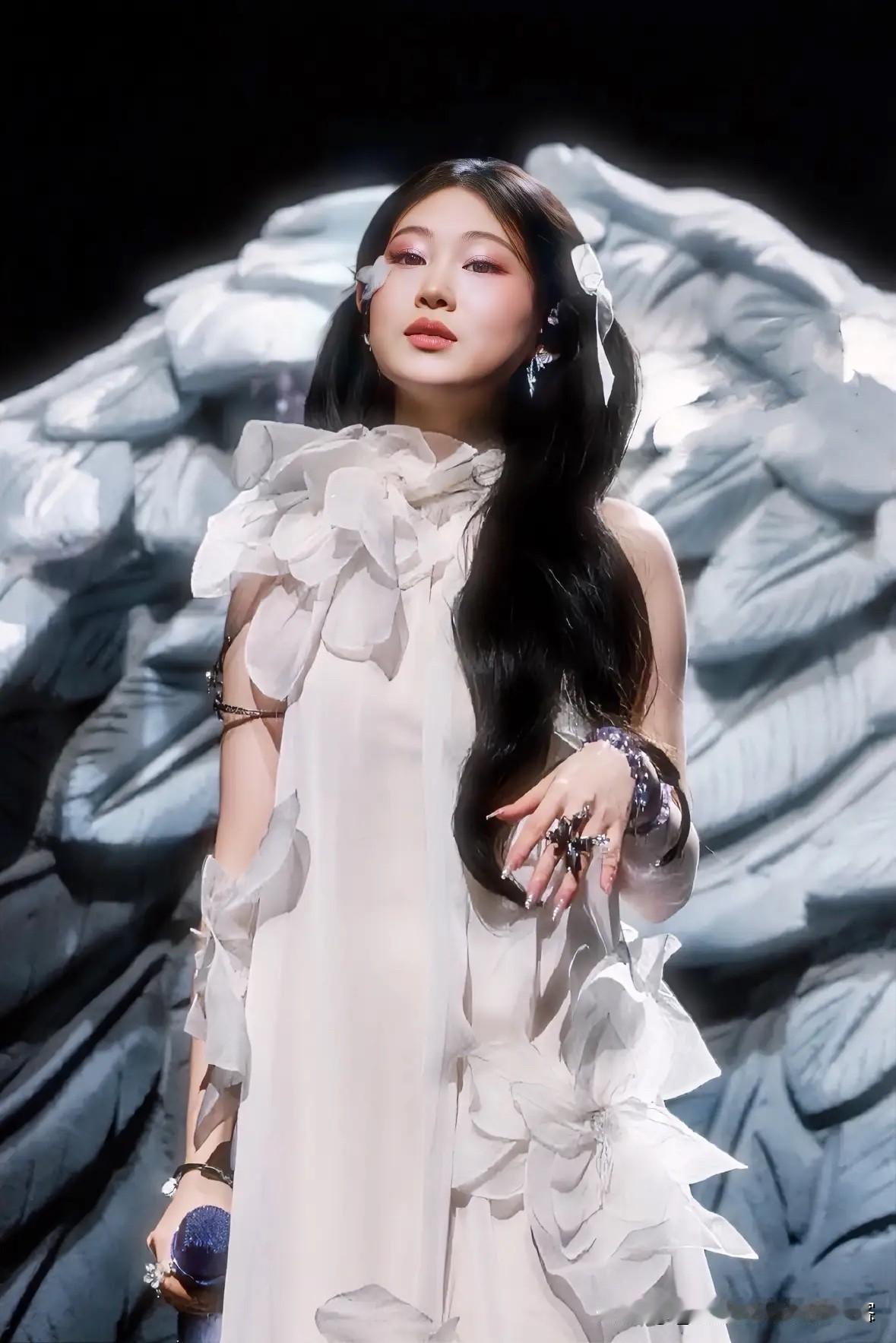 我问朋友：“像沈佳润这样搞砸了跨年晚会，要赔钱吗？”

我朋友想了想说：“你想什