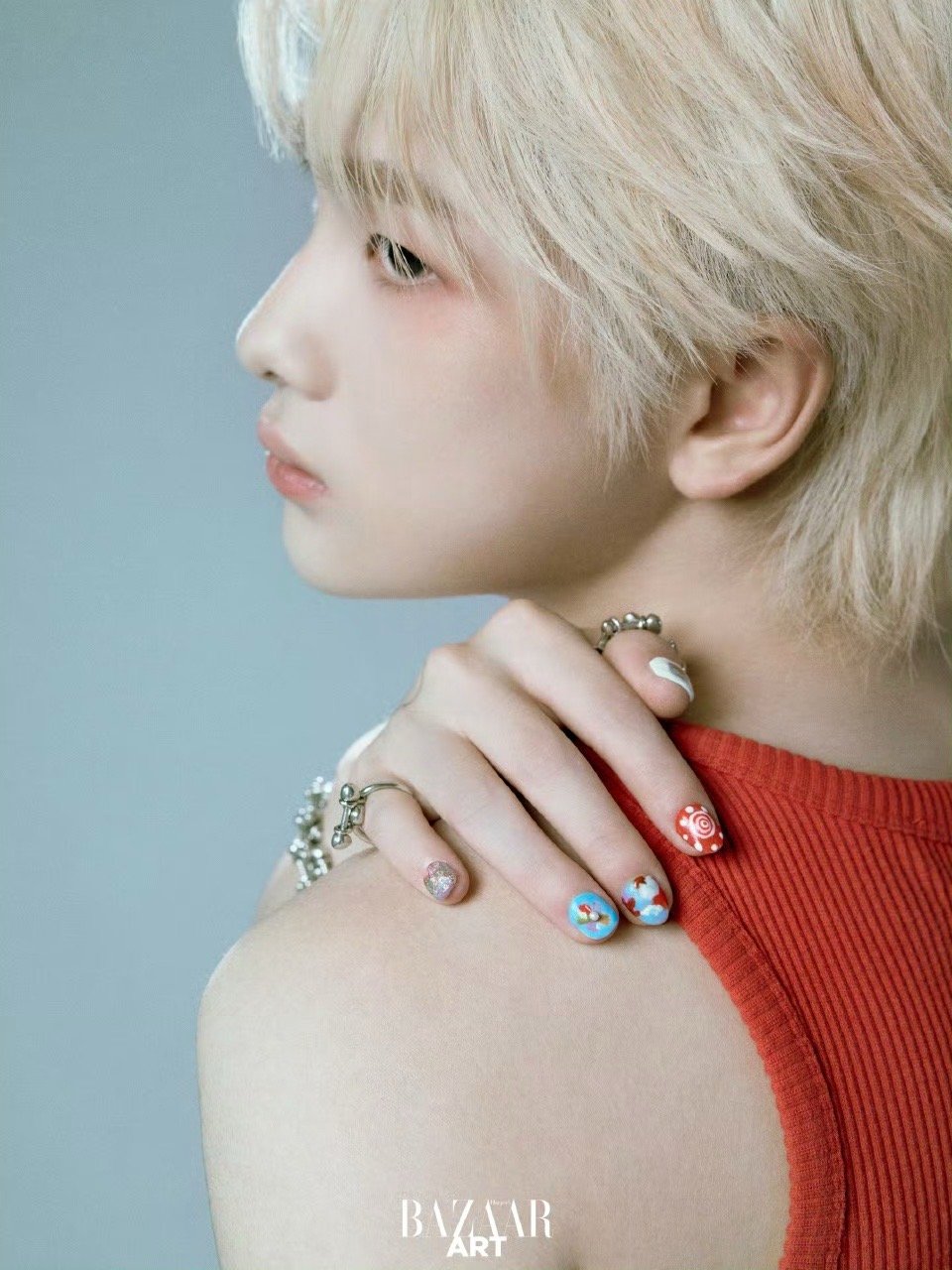 周震南的星球周震南时尚芭莎艺术封面 浅发造型惊艳出圈！每一面都自带光芒～ ​​​