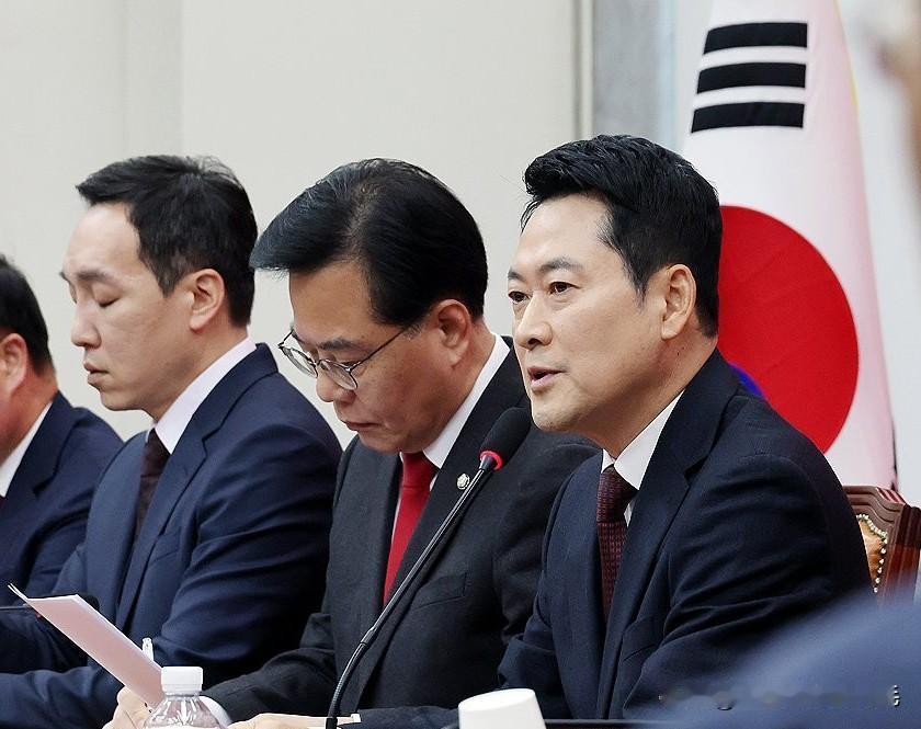 2月4日，国民力量党通过官方通报明确“党籍公告板事件”调查立场，针对前代表韩东勋