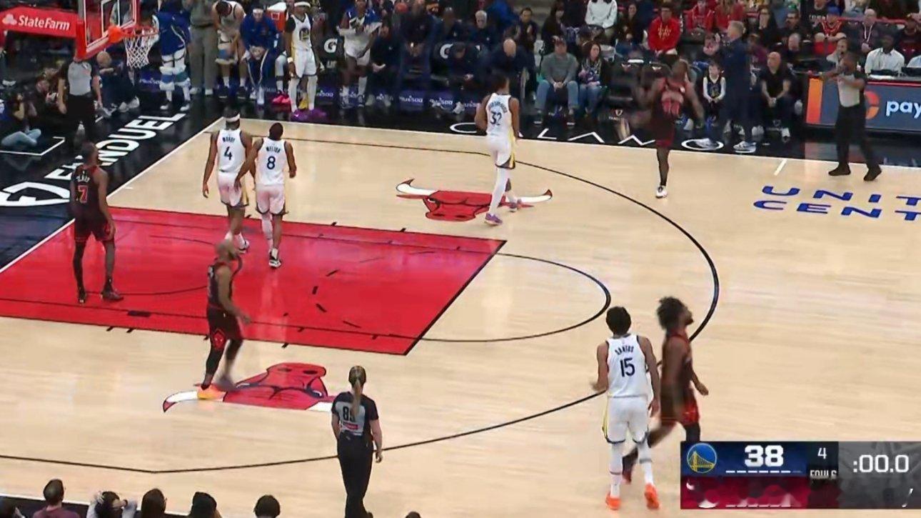 前两场首节：10分和12分，今天得了38分！！！38-25领先13分！！ 