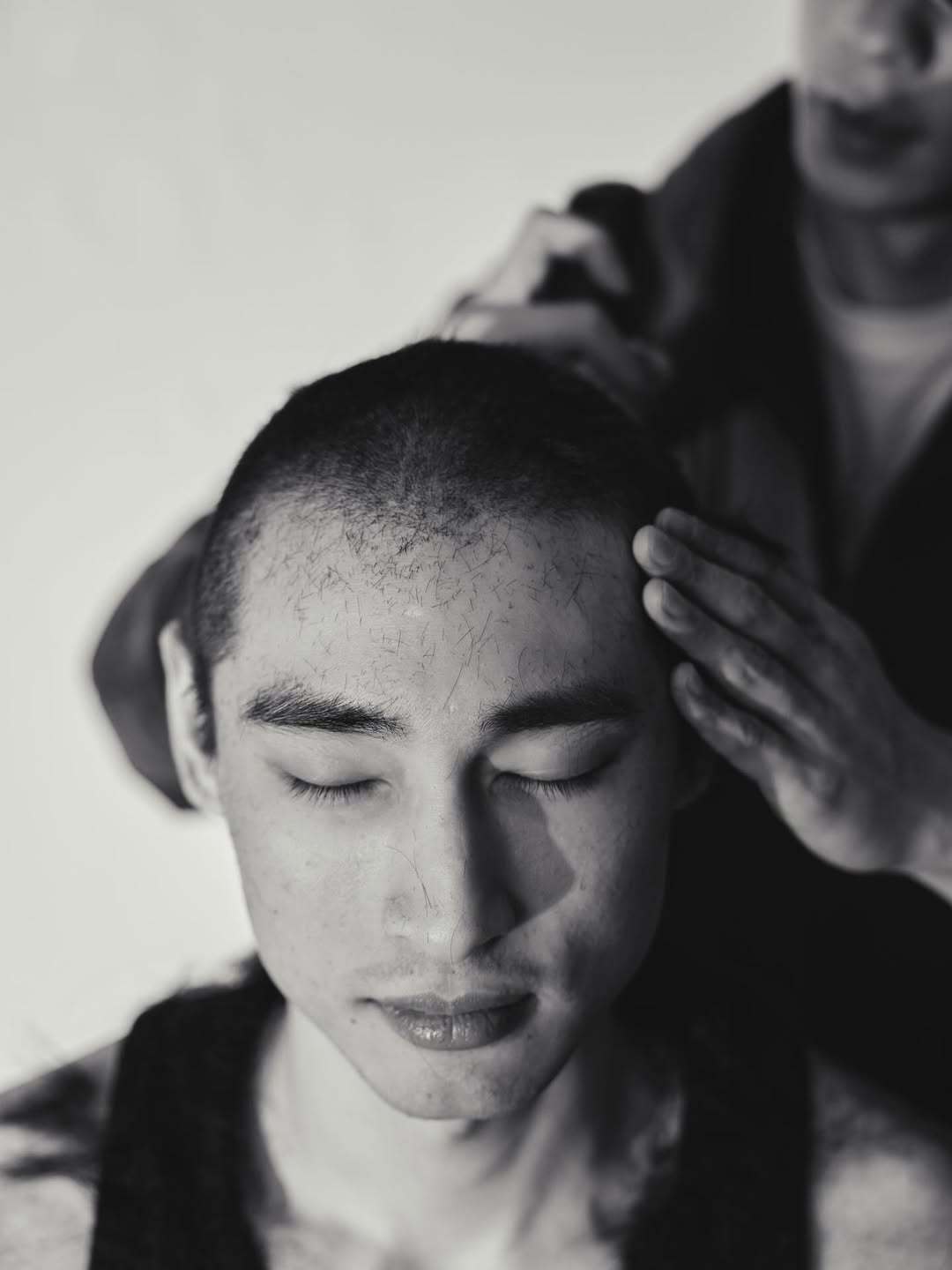 许光汉为好友剪发在帅哥镜头下帅哥，嫉妒了许光汉