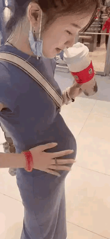 不懂就问，这是什么功夫，拍一下就把肚子拍没了[灵光一闪]