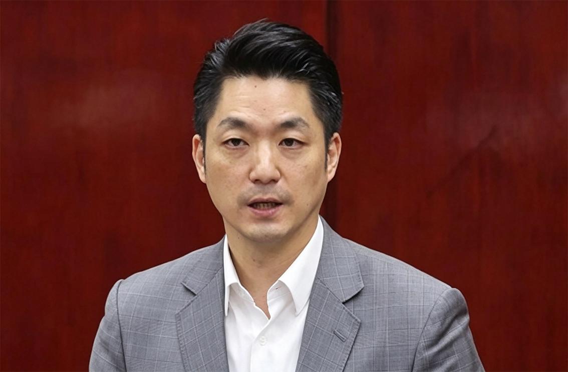 蒋万安昨天（27日）扔了个炸弹——他接受专访时说，不少立委私下找他聊“倒阁”。他