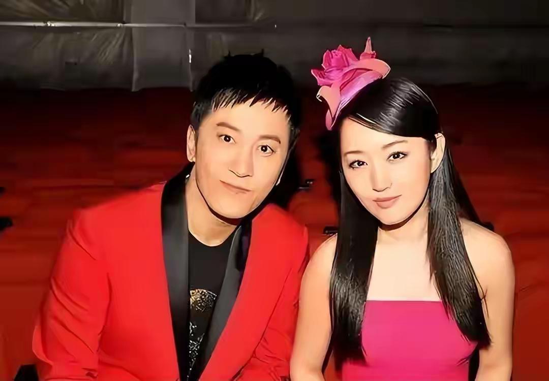 杨钰莹和毛宁当年是乐坛公认的金童玉女，一首《心雨》火遍全国，毛宁也曾向她表白过。