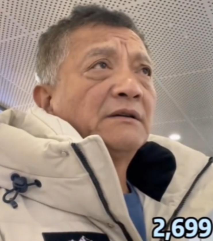 “我只是穷，又不是傻”！2023年，辽宁老张逛奥莱，看中一件加拿大鹅羽绒服，标价