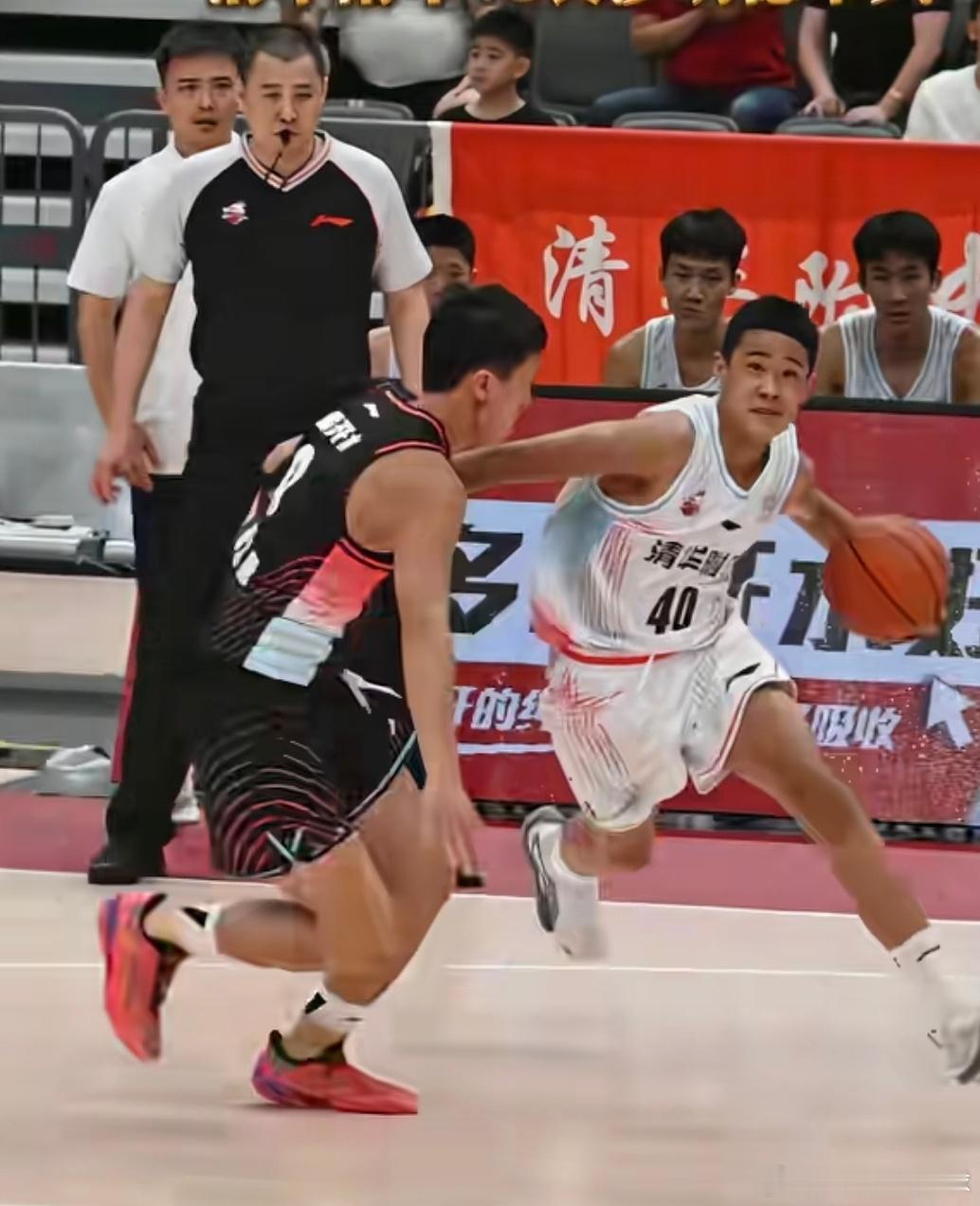 CBA 杜锋指导儿子杜昆泽试训辽宁男篮二队，目前虎头在清华附中打球，在同届球员里