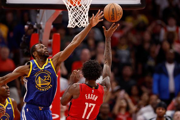 湖人队在自由球员市场上的引援重点是那些既能防守又能投三分的锋线球员。他们能提供多