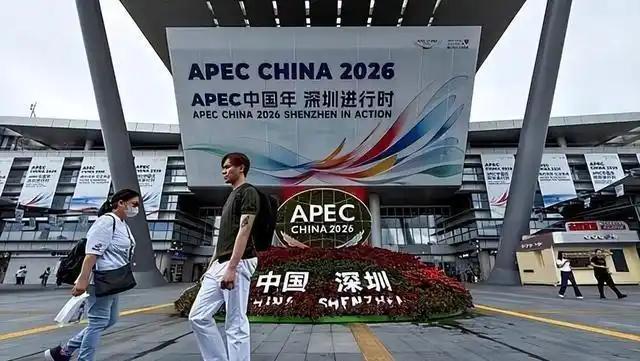 深圳峰会已经敲定日程，泽连斯基直接傻了眼，凭啥普京能参加我不行，我也要去！
 
