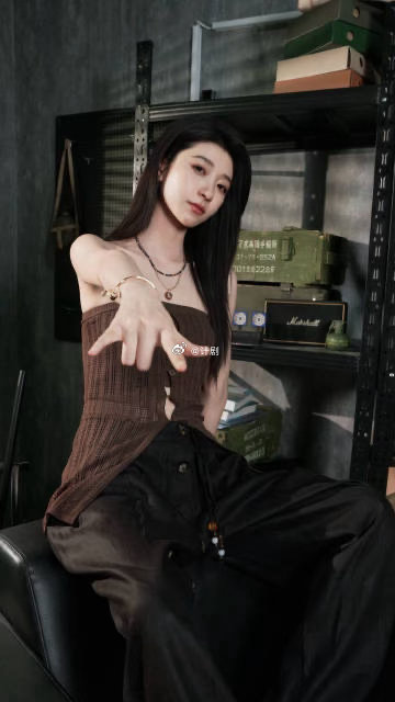 王格格说要对得起观众的眼睛 与其陷入无尽焦虑畅想危机，不如立刻付诸行动，王格格面