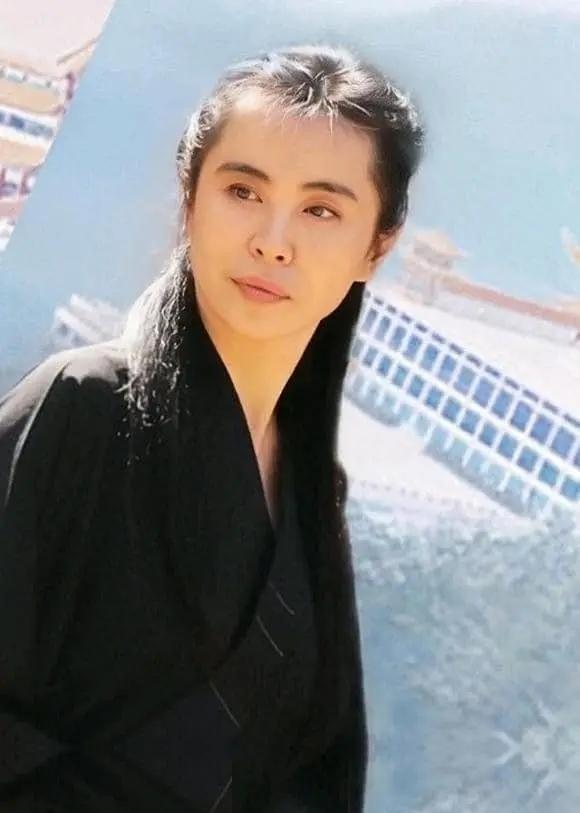 王祖贤说自己现在单身，李诞小心翼翼的问她：“那你上一次恋情是什么时候？方便说吗？