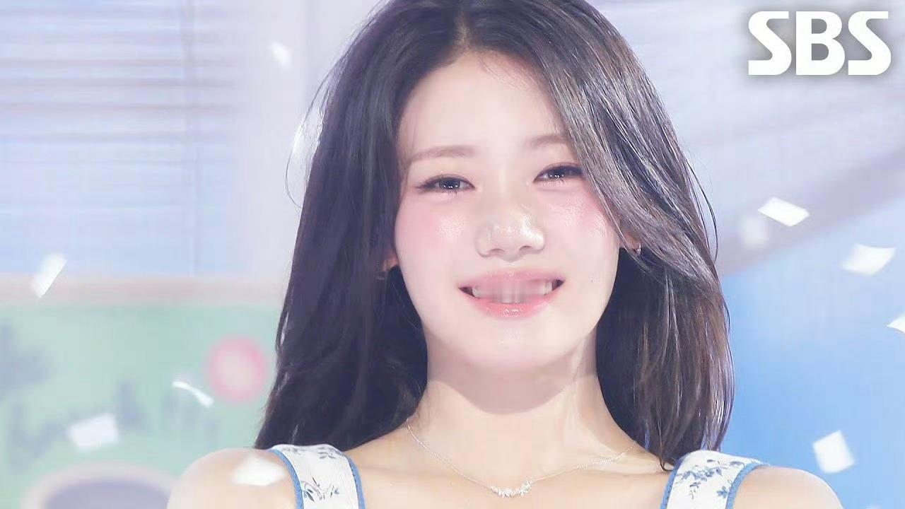 李茶仁 🐼rora 唯一门面当团体舞台封面正确的✅ 