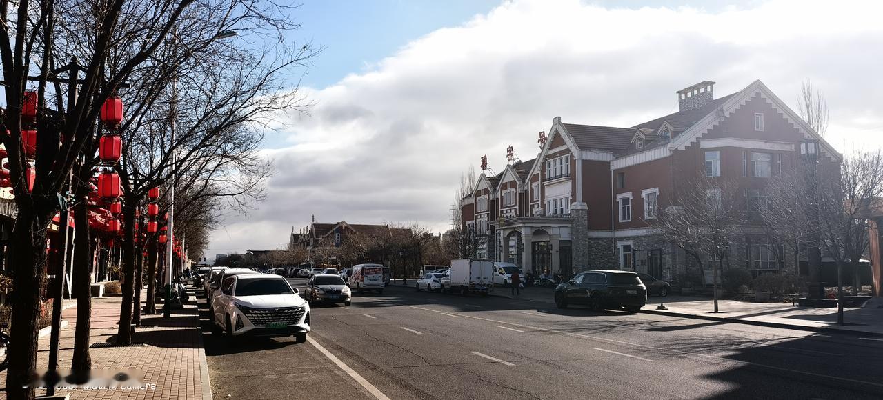 塞北的冬季，寒风浓云下，人烟稀少的宽广马路，天使也感觉孤单！