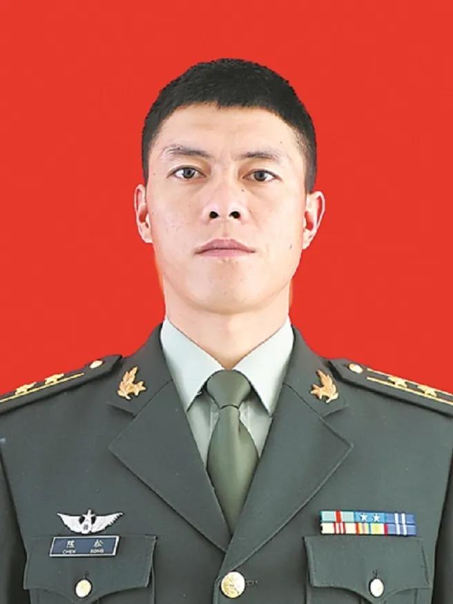最美新时代革命军人——陈松
他18岁入伍，某旅合成一营营长，参军20年，荣立二等