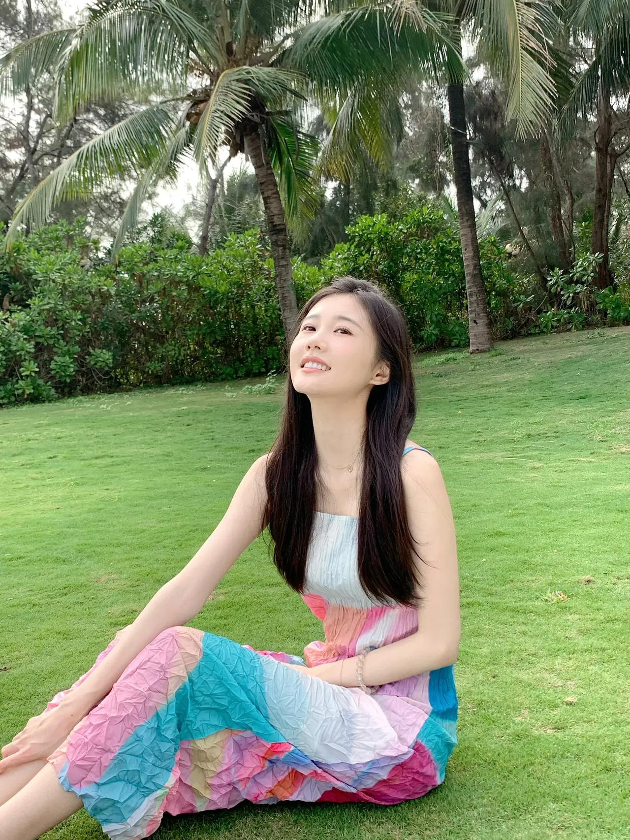 翩若惊鸿，婉若游龙。
一顾倾人城，再顾倾人国。





