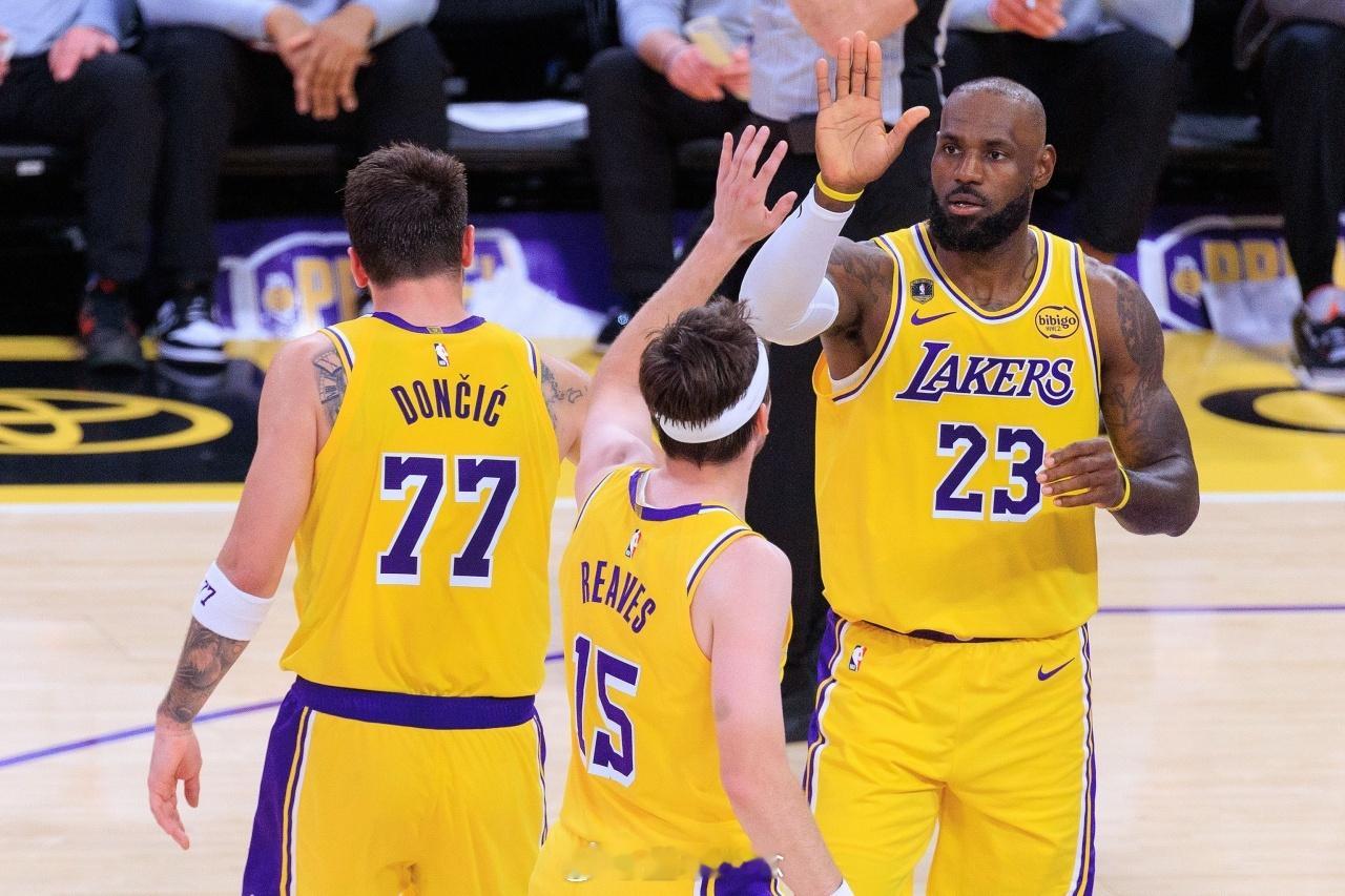 铁林：湖人失去詹姆斯就像马刺失去邓肯前NBA球员丹尼·格林在节目中，谈到了詹姆斯