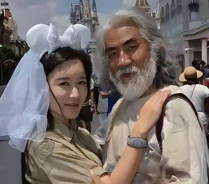 75 岁张纪中亲手剃掉留了30 年的标志性白胡子

武侠教父变潮叔！而这原因是因