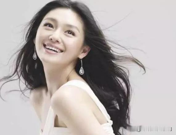 不过，当时真的觉得大S把杉菜“演活了”，那种市井里出来的小小茉莉花，散发出淡淡的