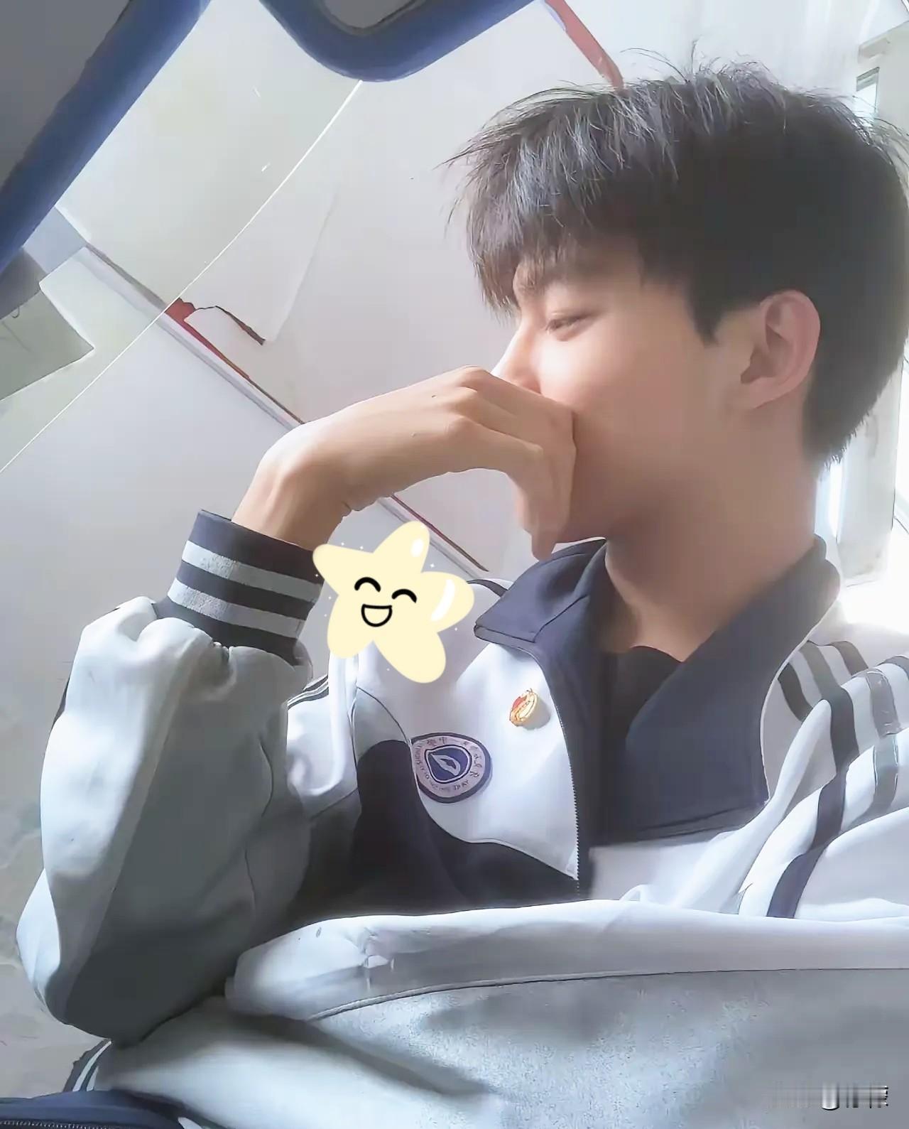 同事的儿子上高二时，得了抑郁症，还闹过自杀。

看医生一次半小时要四百块，一周得