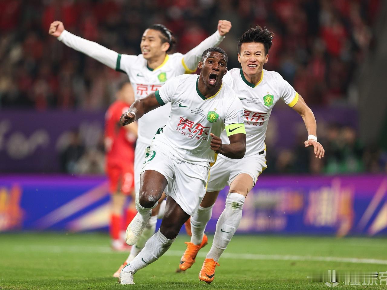 国安是冠军…足协杯决赛落下帷幕，最终北京国安3：0击败河南，拿下足协杯冠军。这种