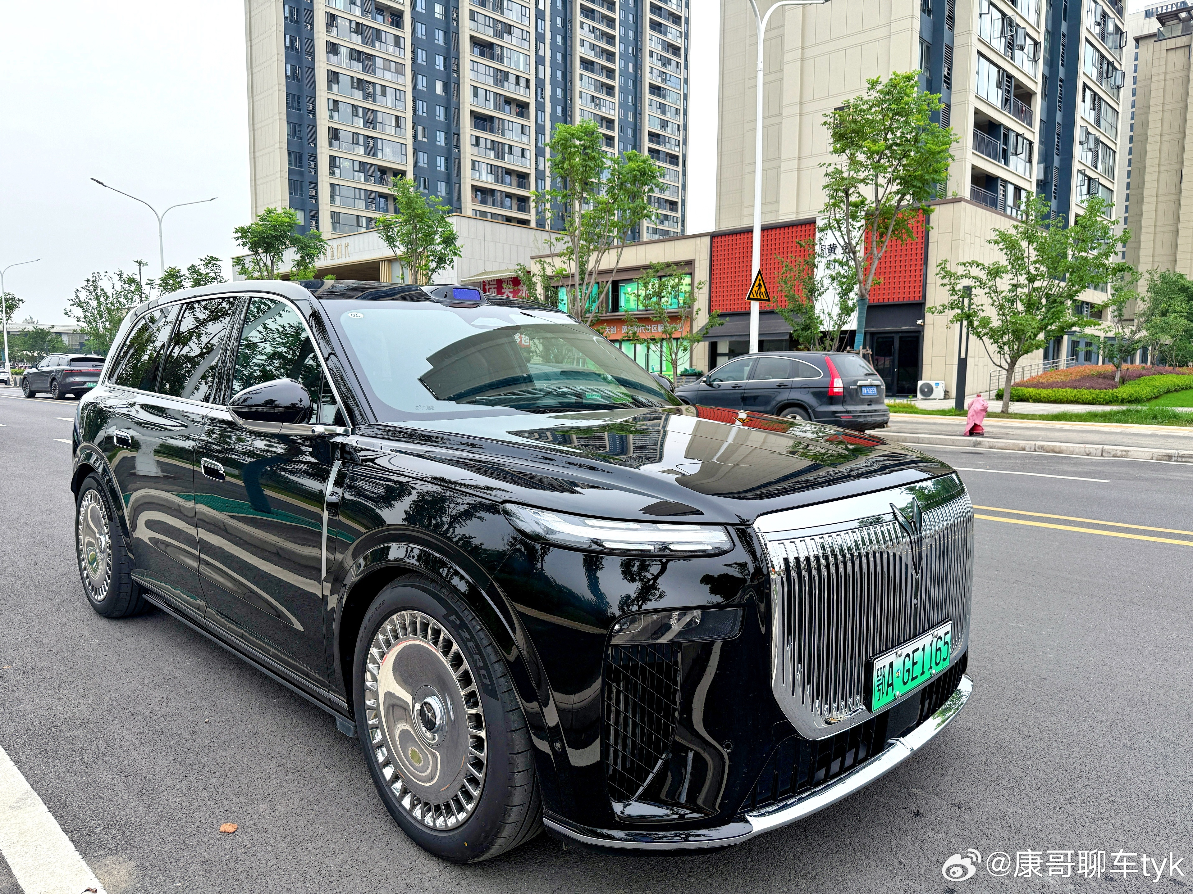岚图泰山 中国新能源“9系旗舰”SUV就剩没好好试过泰山啦你看，这不就来了这次必