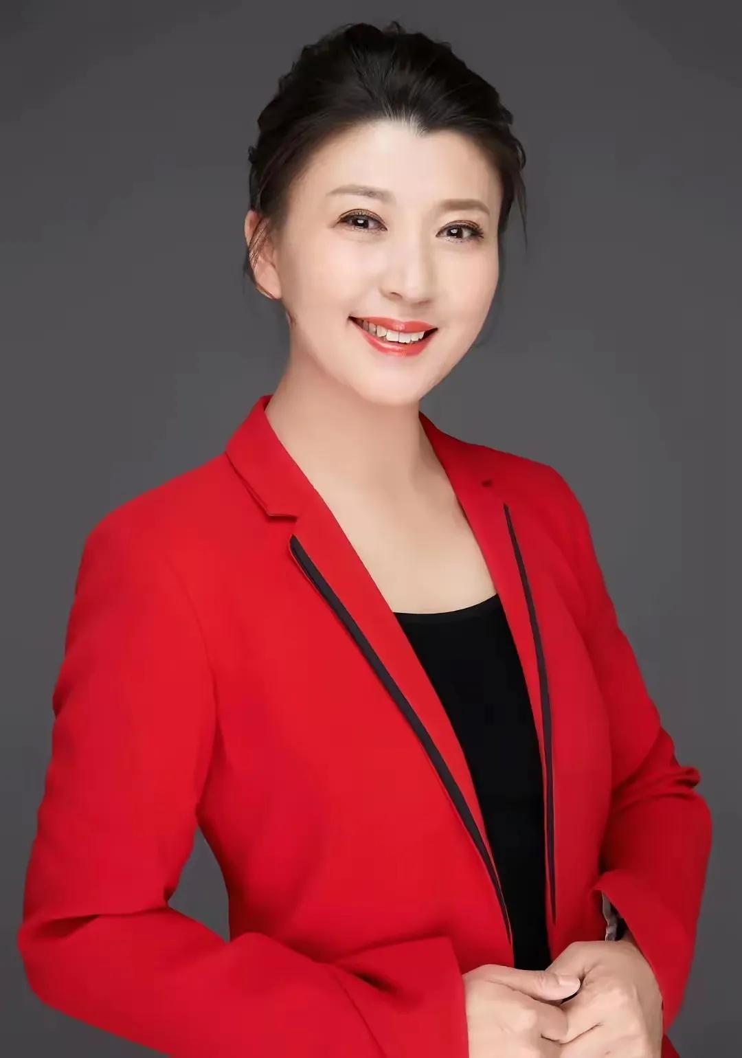 闫学晶惨了
现在她自己估计都想不通为啥被骂？
明明说的是实话，很多人都不太认可