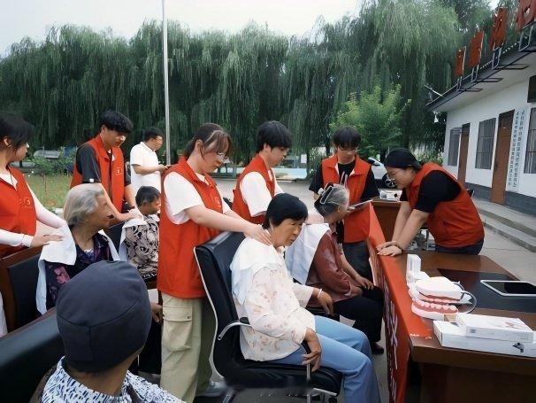 乡野传岐黄，仁心暖红崖 为助力乡村基层老年健康服务，西安培华学院夏乡医源社会实践