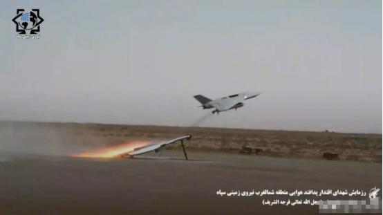 伊朗伊斯兰革命卫队首次使用“哈迪德-110”隐形无人机
 
伊朗这款 2025 