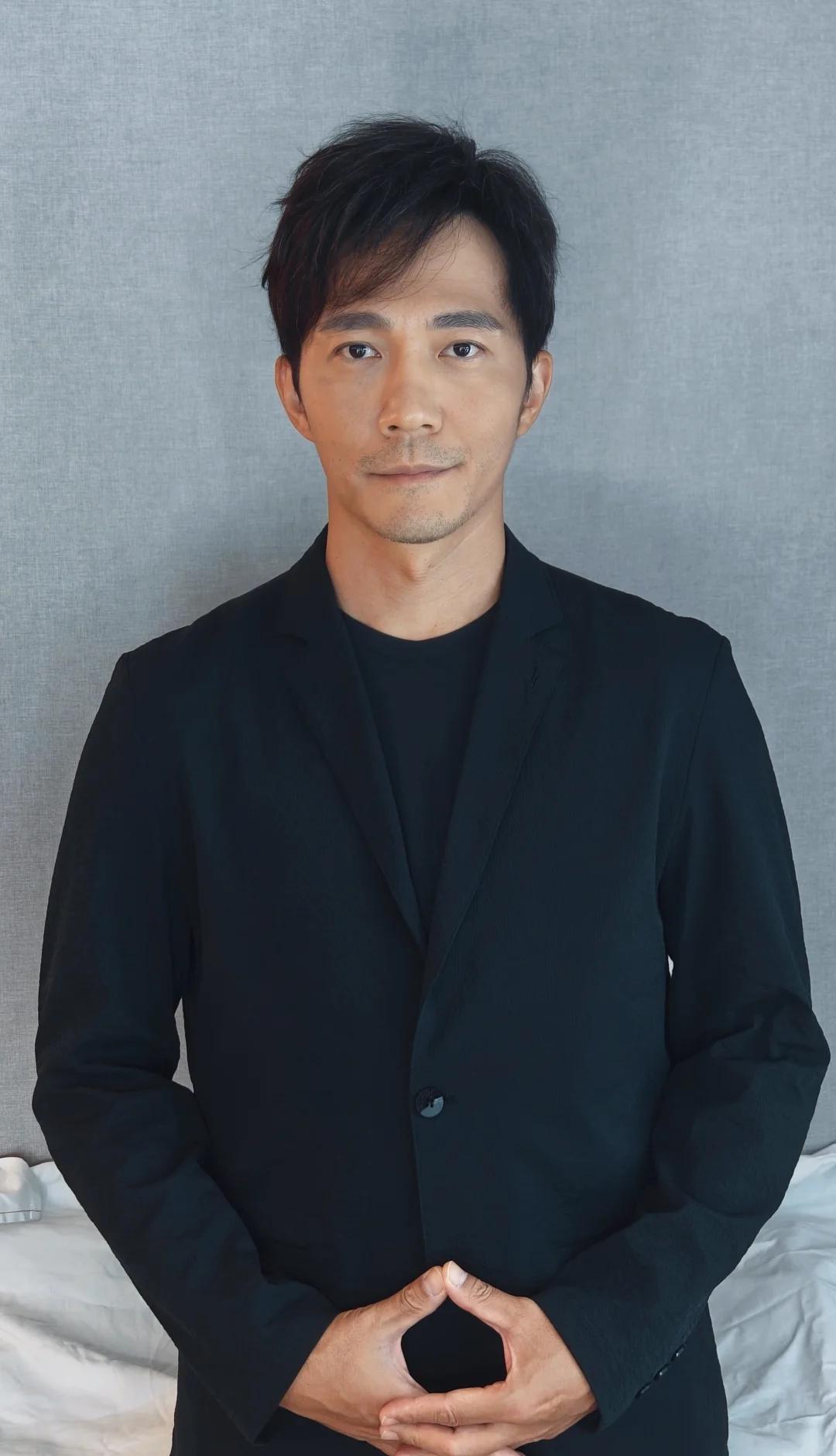 演员陈震，又做了一件让人肃然起敬的事
最近短剧圈很多人在讨论陈震凭藉《都市：人到