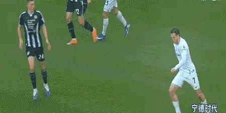 国米1-0拿下乌迪内斯，49分稳居榜首
 
第20分钟，皮奥脚后跟一磕，劳塔罗兜