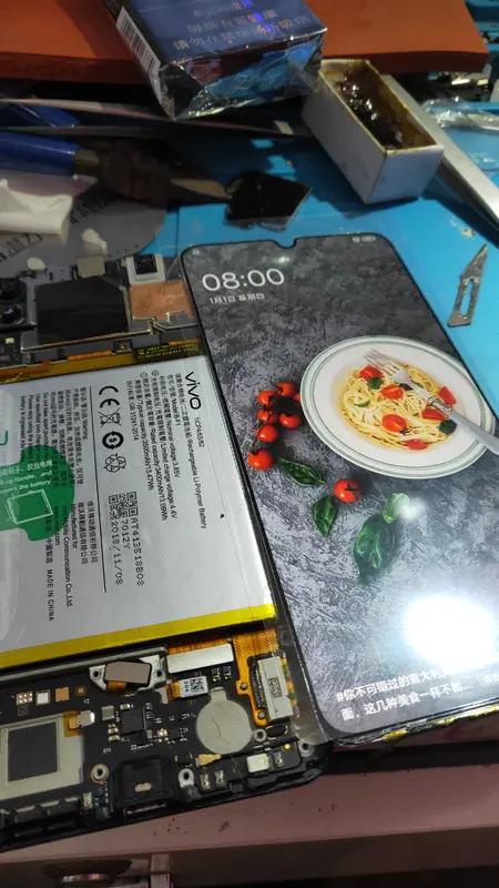 OPPO Find N2折叠屏漏液换屏，这工艺太考验技术了
花了快八千块买的OP