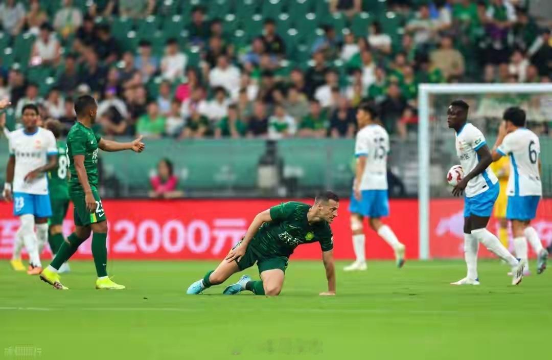 北京国安官宣新赛季5外援报名名单，法比奥、恩科洛洛、拉莫斯、达万、孔特入选。球队