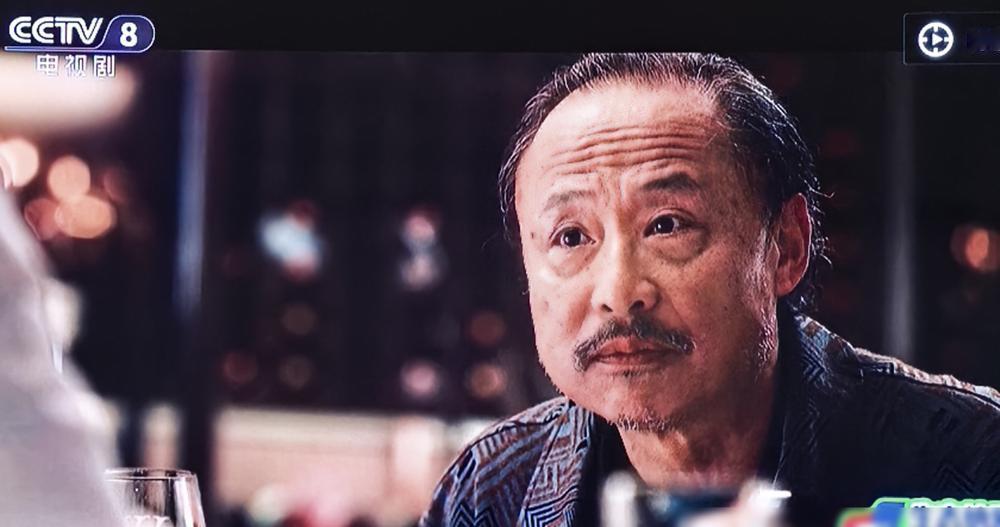 你以为成功是靠天赋？错了，是靠亲爹拿玻璃渣子扎出来的。
《爱情没有神话》里何韩