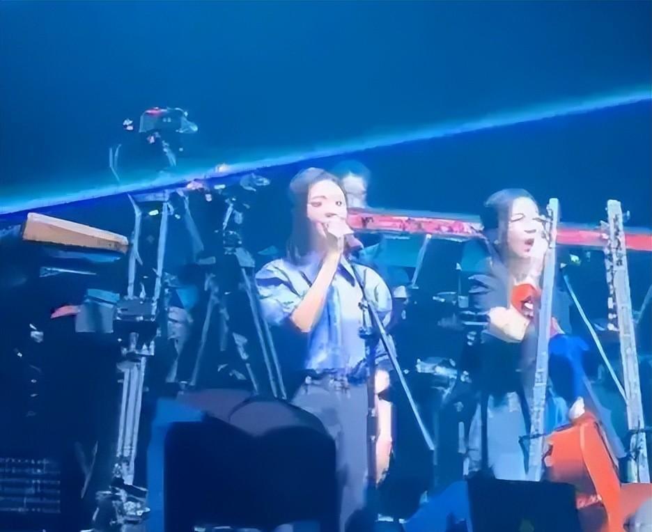 刀郎广州演唱会藏着乐坛良心！罗大佑夸爆的姑娘，凭啥让老一辈疯狂？
 
谁能想到，