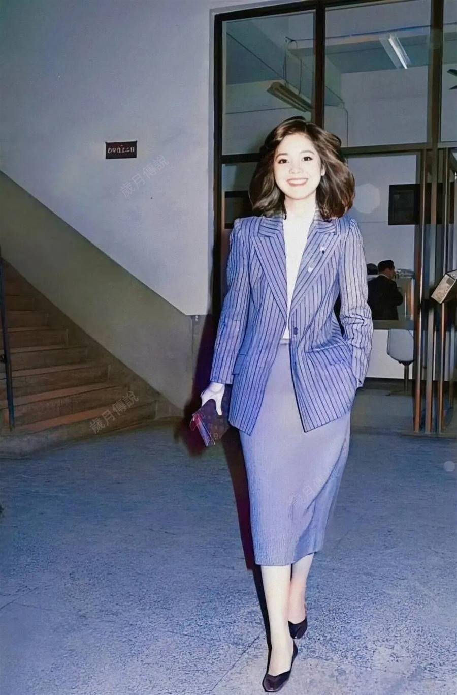 好明媚的邓丽君。 