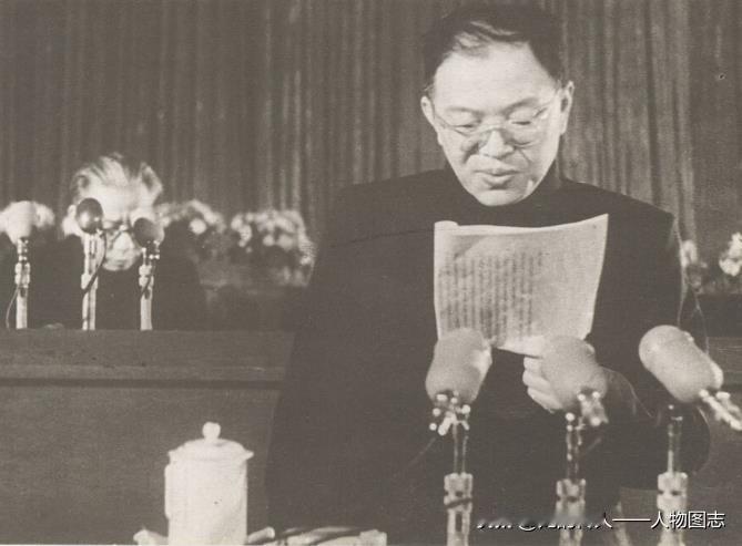 1955年3月21日至31日，中国共产党全国代表会议在北京举行。这是张闻天在会上