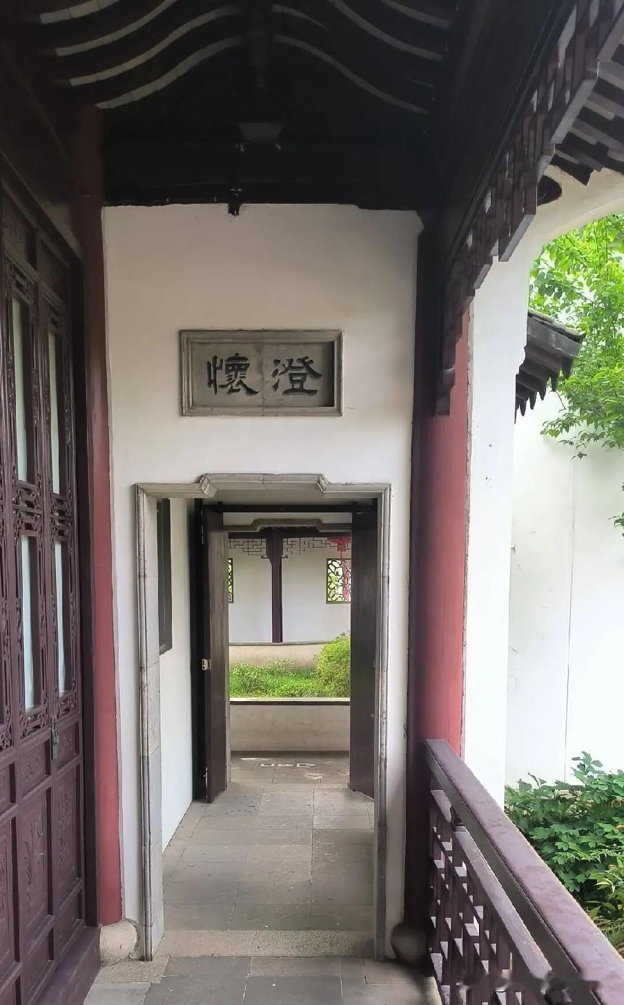 我认为不相信，这么多人就这样没了，世界不太平，和平是奢侈品对普通人来说，中国人除